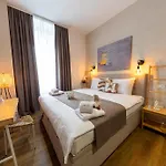 Sette Vele Πανσιόν 4*